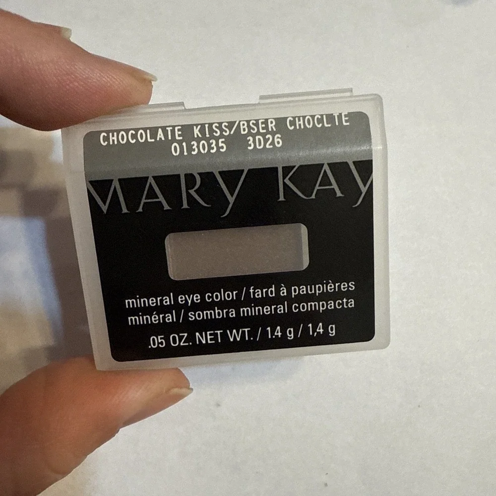 Mary Kay Chocolate Kiss Mineral Eye Eyeshadow 013035‎ .05 oz. Discontinued NEW